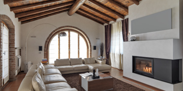Compraventa de Inmuebles en Chueca · Casas de Montaña